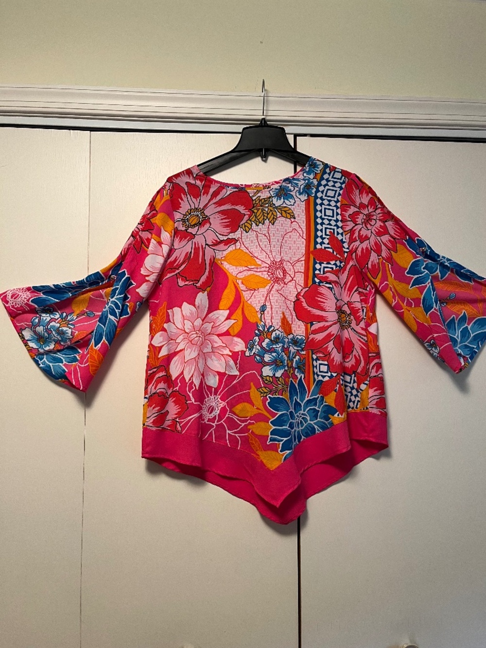 Woman’s Top - Picture 1 of 4